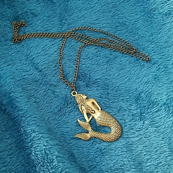 Mermaid Siren Pendant Necklace - Picture 3 of 4